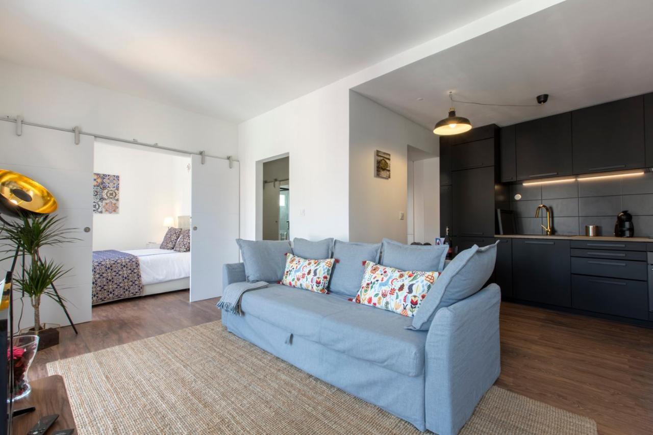 Amazing Downtown Apt With Small Balcony With View Over The Castle Лиссабон Экстерьер фото