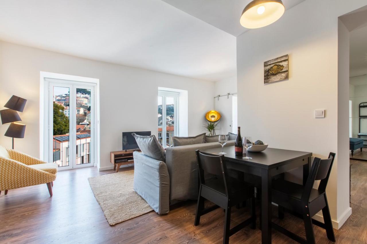 Amazing Downtown Apt With Small Balcony With View Over The Castle Лиссабон Экстерьер фото