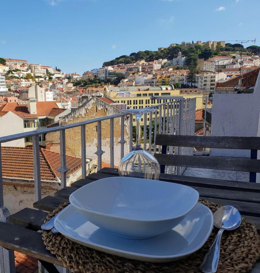 Amazing Downtown Apt With Small Balcony With View Over The Castle Лиссабон Экстерьер фото