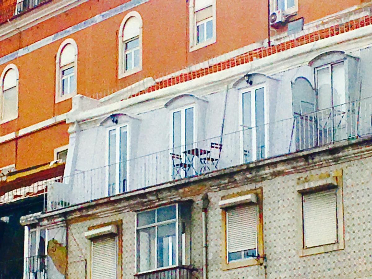Amazing Downtown Apt With Small Balcony With View Over The Castle Лиссабон Экстерьер фото