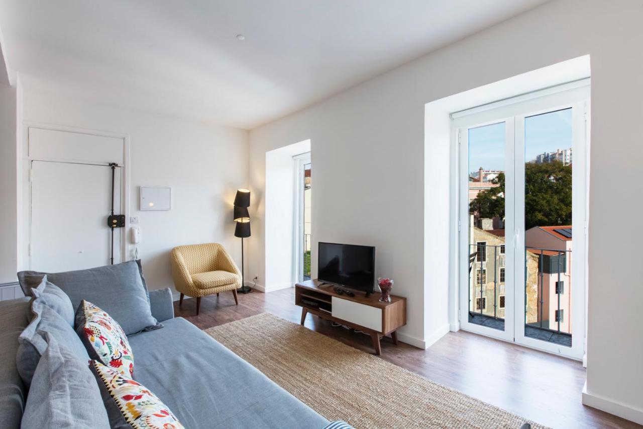 Amazing Downtown Apt With Small Balcony With View Over The Castle Лиссабон Экстерьер фото