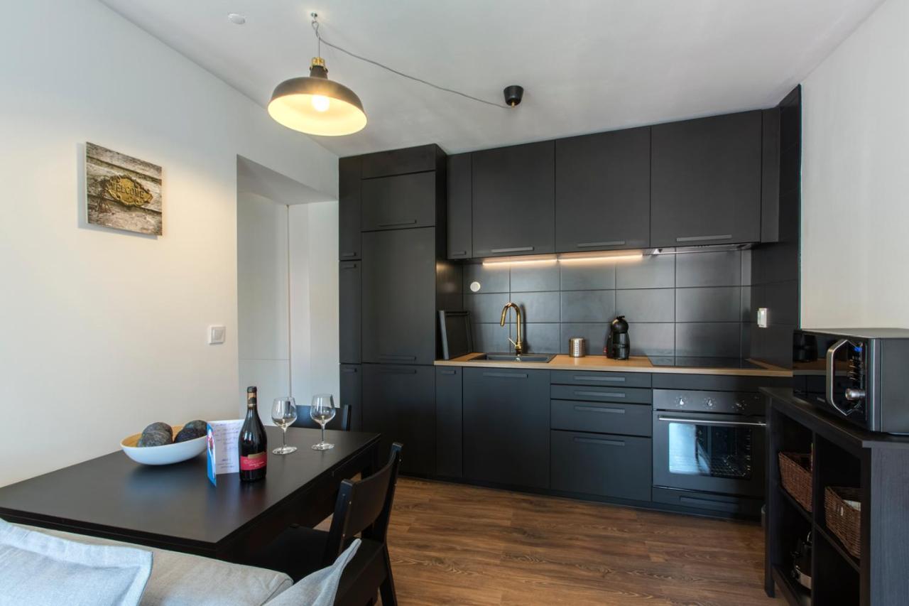 Amazing Downtown Apt With Small Balcony With View Over The Castle Лиссабон Экстерьер фото