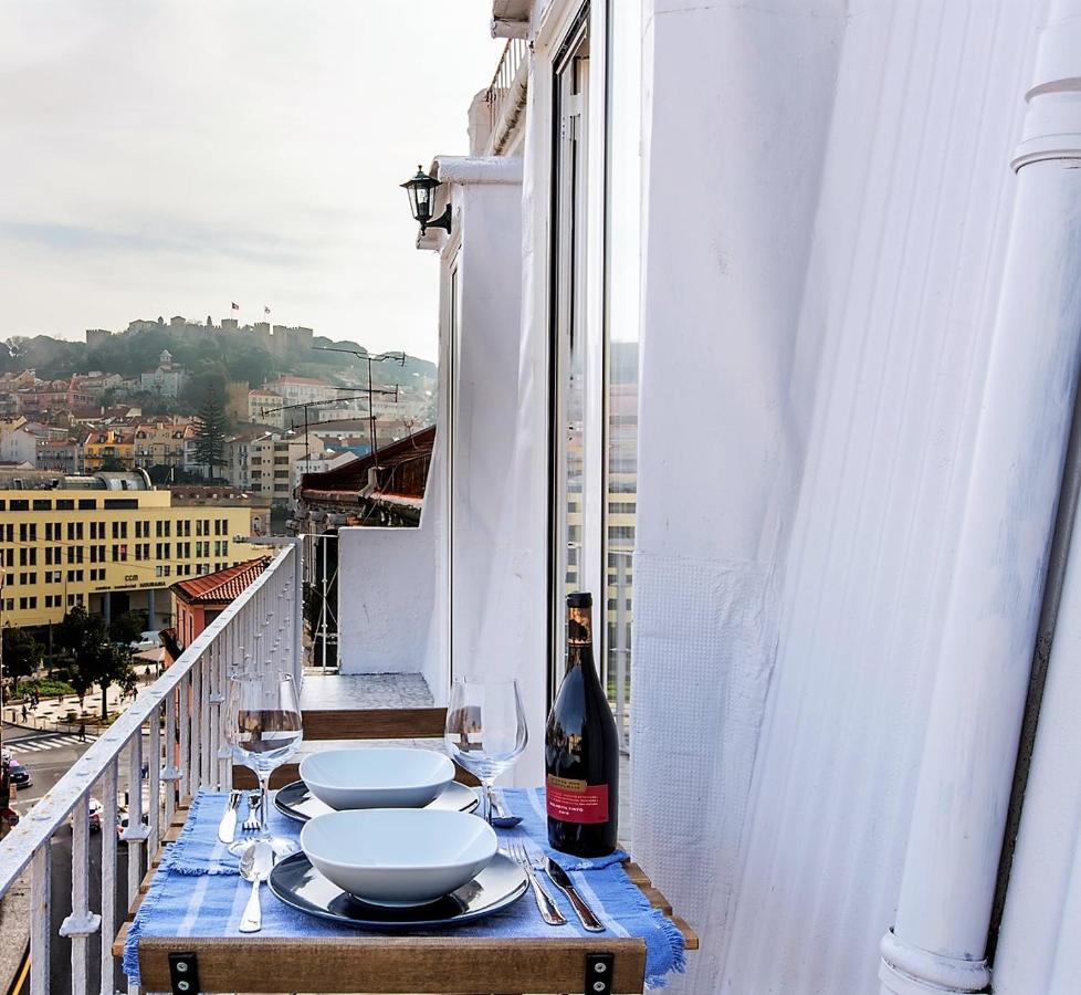 Amazing Downtown Apt With Small Balcony With View Over The Castle Лиссабон Экстерьер фото