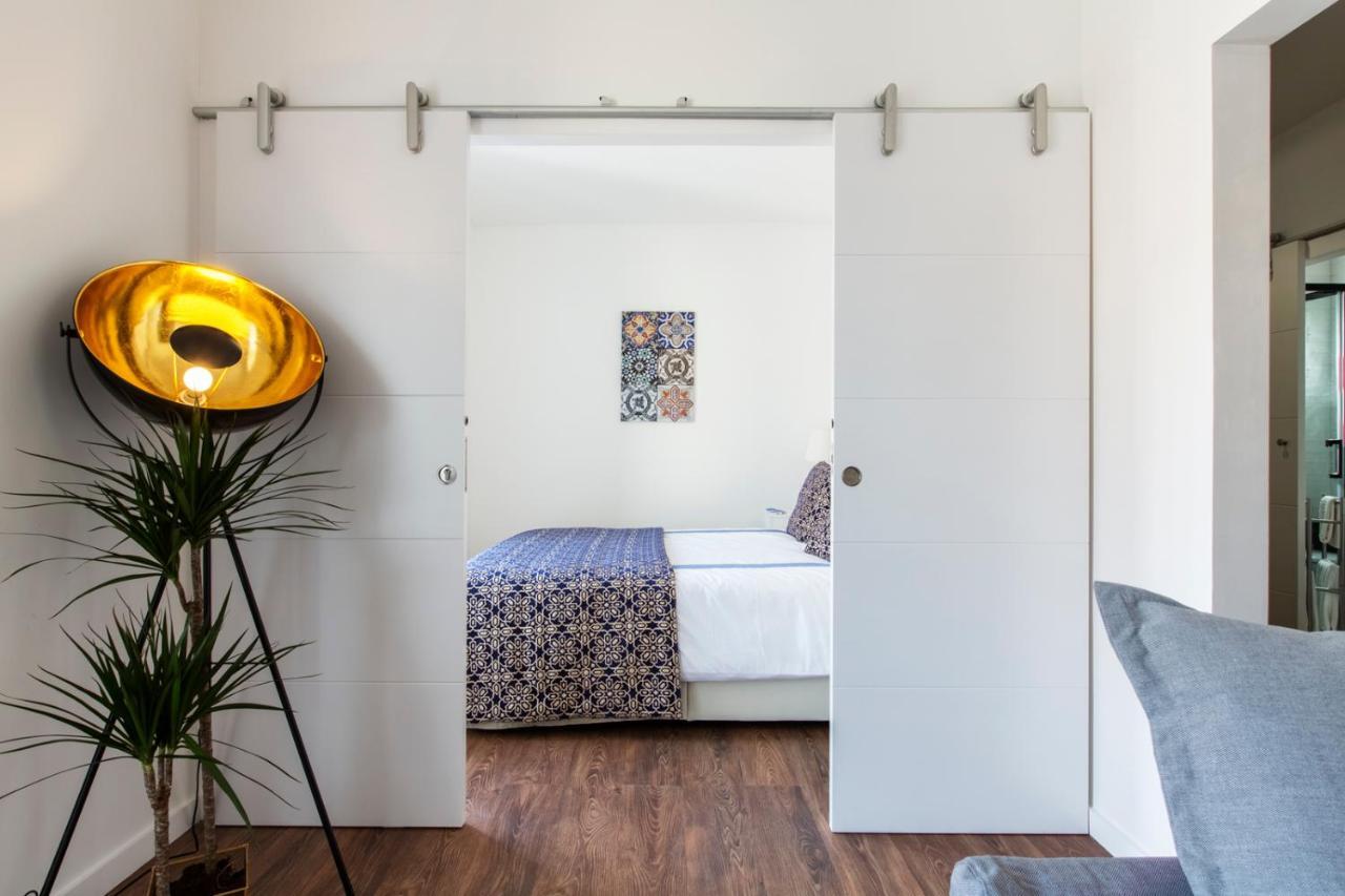 Amazing Downtown Apt With Small Balcony With View Over The Castle Лиссабон Экстерьер фото